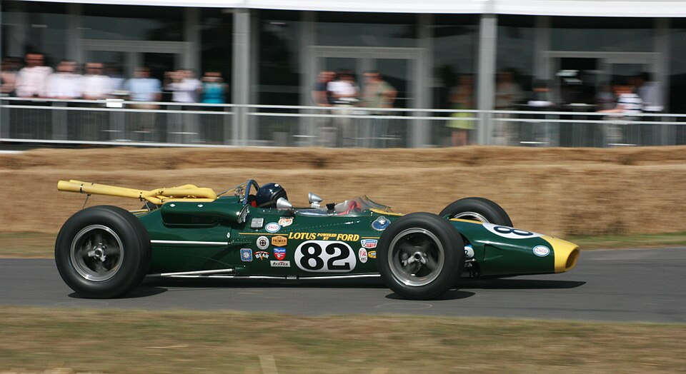 Fayl:Lotus 38 at Goodwood 2010.jpg