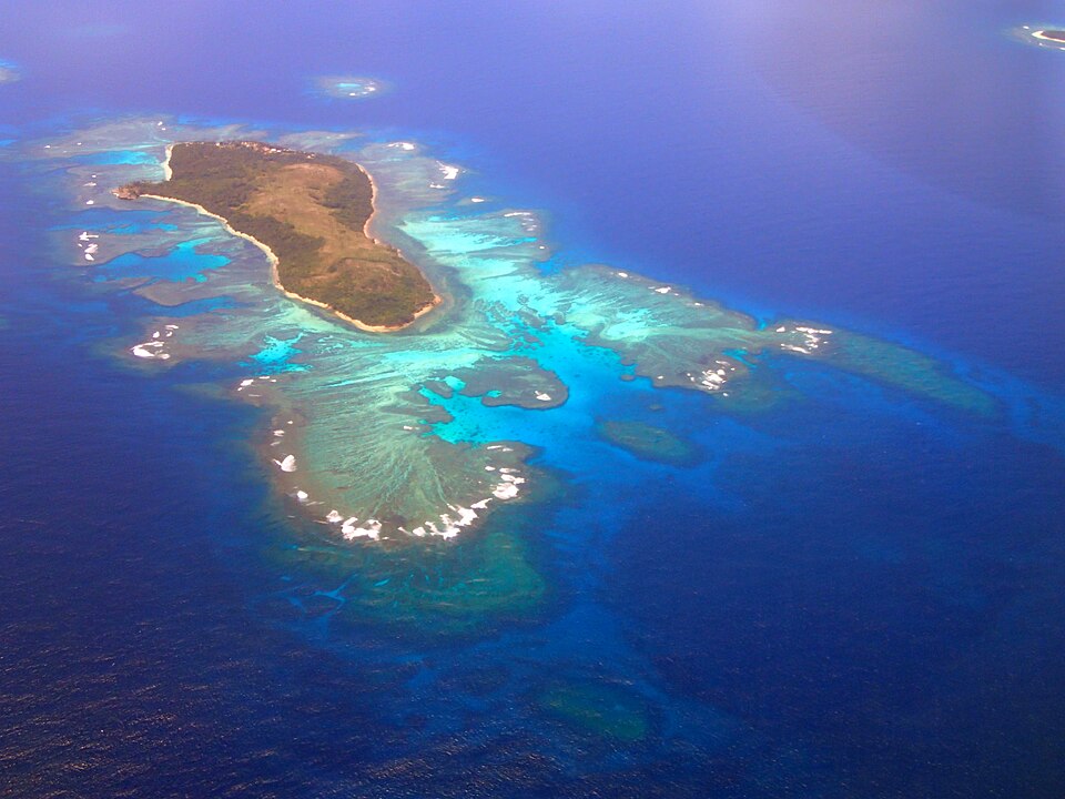 Fayl:Mango island, Tonga 2.jpg