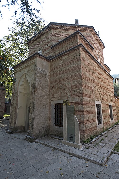 Fayl:Mukrime Hatun tomb 8028.jpg