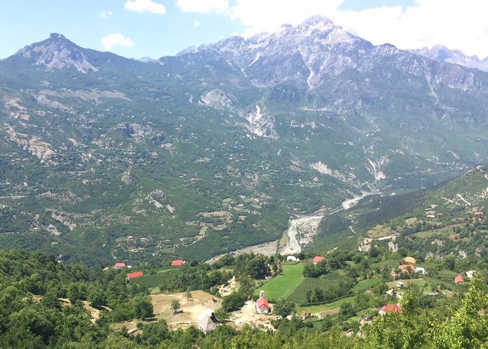 Fayl:Qëndra e lagjes Abat.jpg