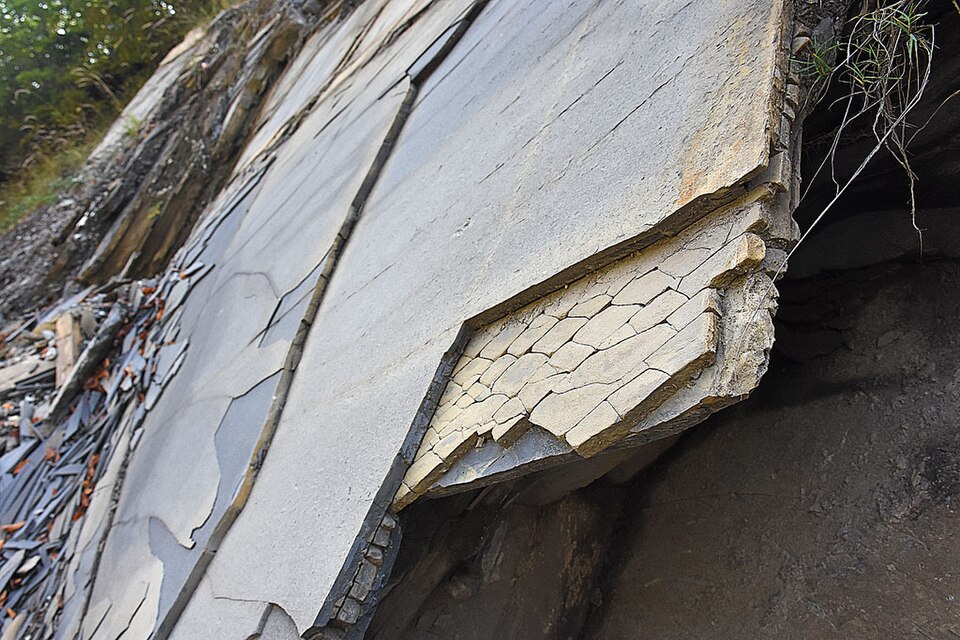Fayl:Shale in Potokgraben.jpg