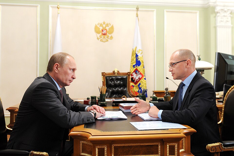 Fayl:Vladimir Putin with Sergey Kiriyenko.jpeg