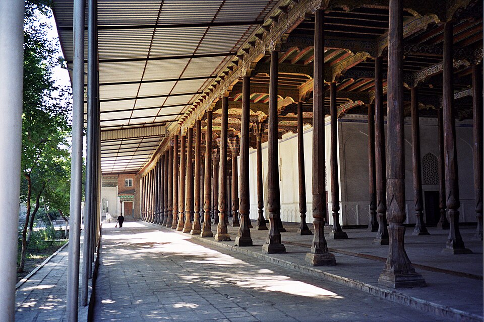 Fayl:Amin Beg Madrassah, Kokand (495828).jpg