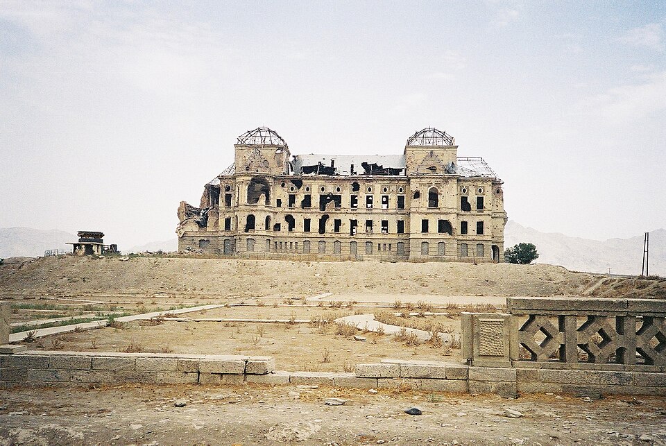 Fayl:Darul aman palace kabul 2006-02.JPG