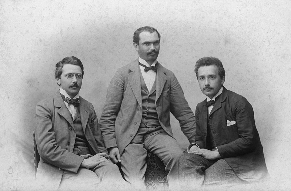 Fayl:Einstein-with-habicht-and-solovine.jpg