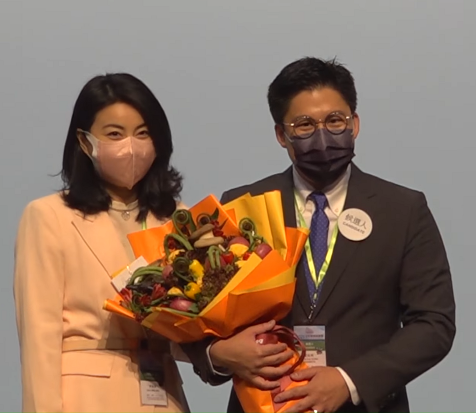 Fayl:Guo Jingjing & Kenneth Fok.png