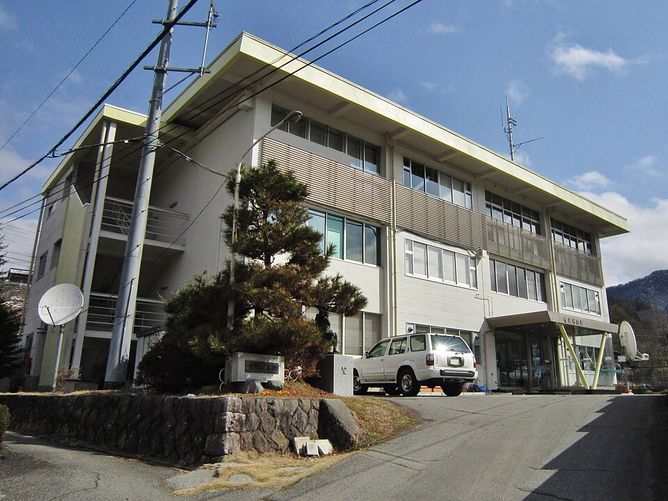 Fayl:Ikusaka village office.jpg