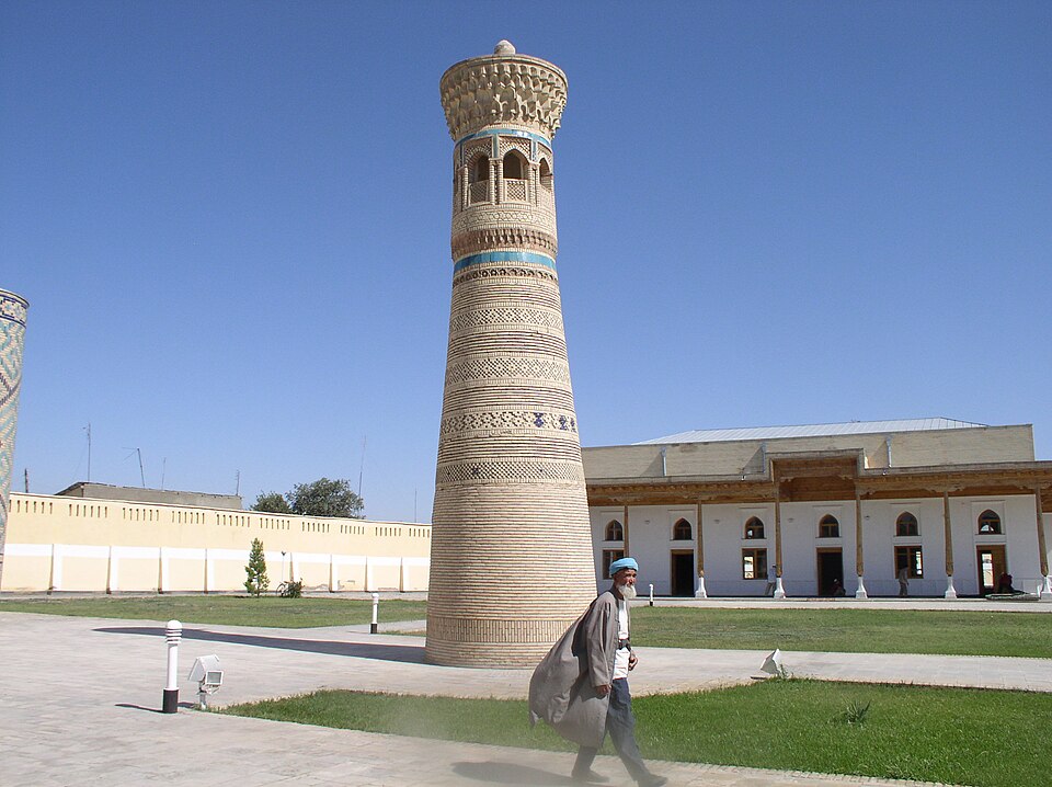 Fayl:Minaret in Gijduvan.JPG