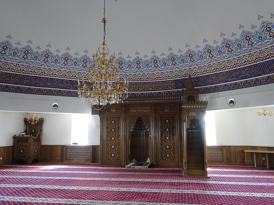 Fayl:Nalaikh Mosque - Prayer Hall.jpg
