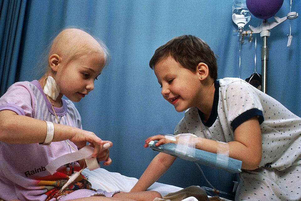Fayl:Pediatric patients receiving chemotherapy.jpg