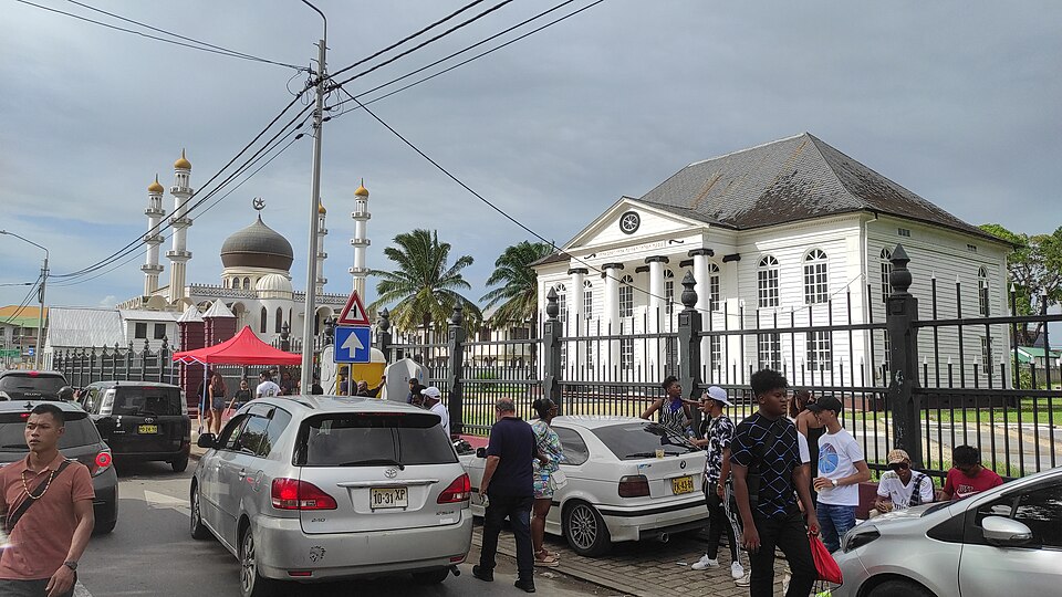 Fayl:Srmosqueandsynagogue.jpg