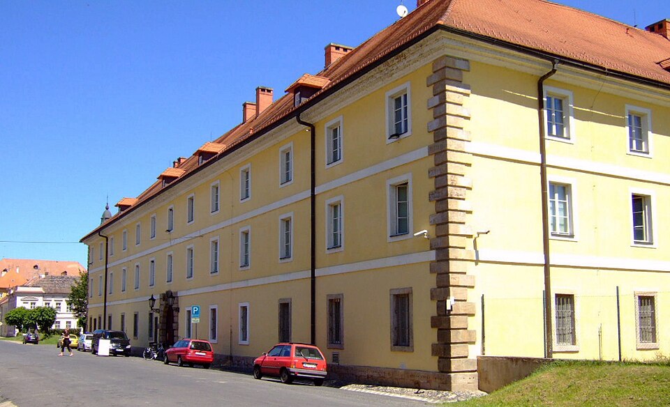 Fayl:Terezin CZ Magdeburg Barracks Ater91.jpg
