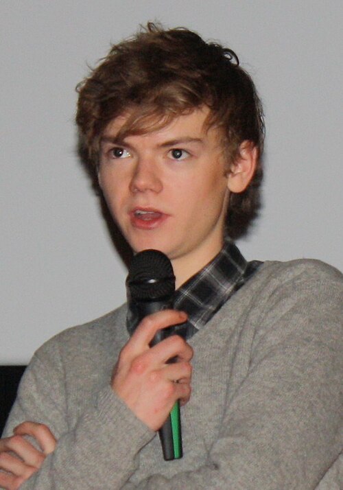 Fayl:Thomas Sangster 2011 (cropped).jpg