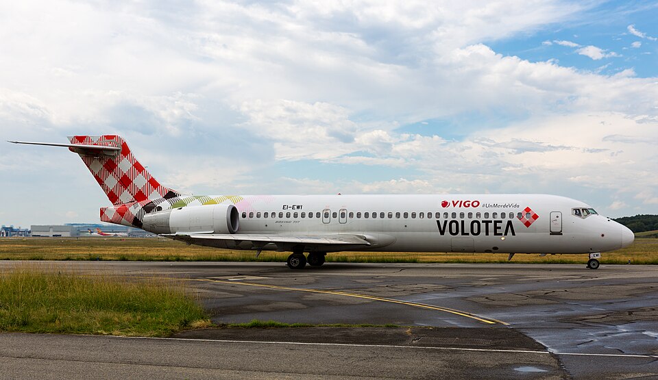 Fayl:VOE B717 EI-EWI 31jul15 LFBO-2.jpg