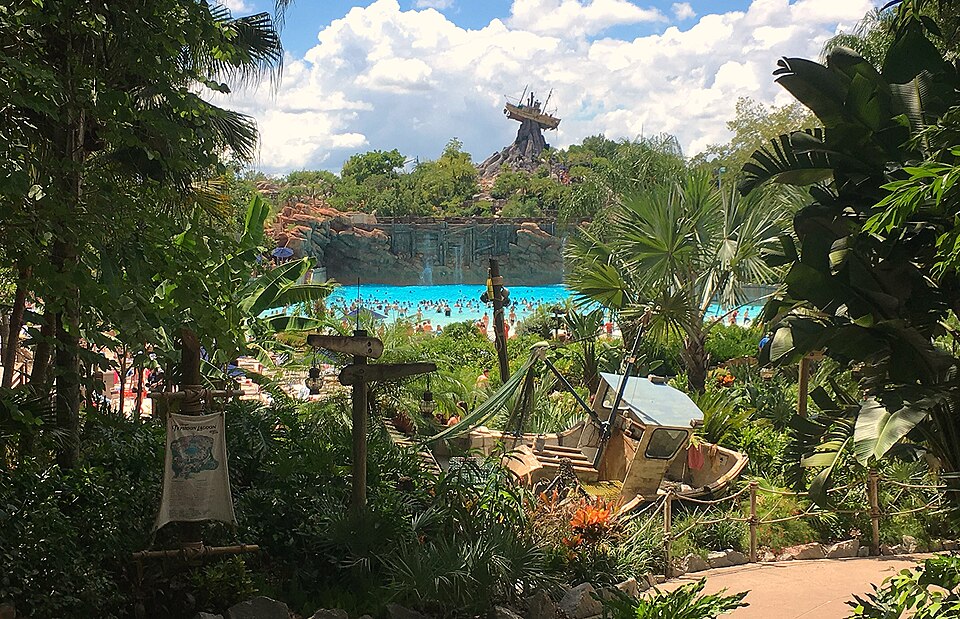 Fayl:Disney's Typhoon Lagoon (28923104866).jpg