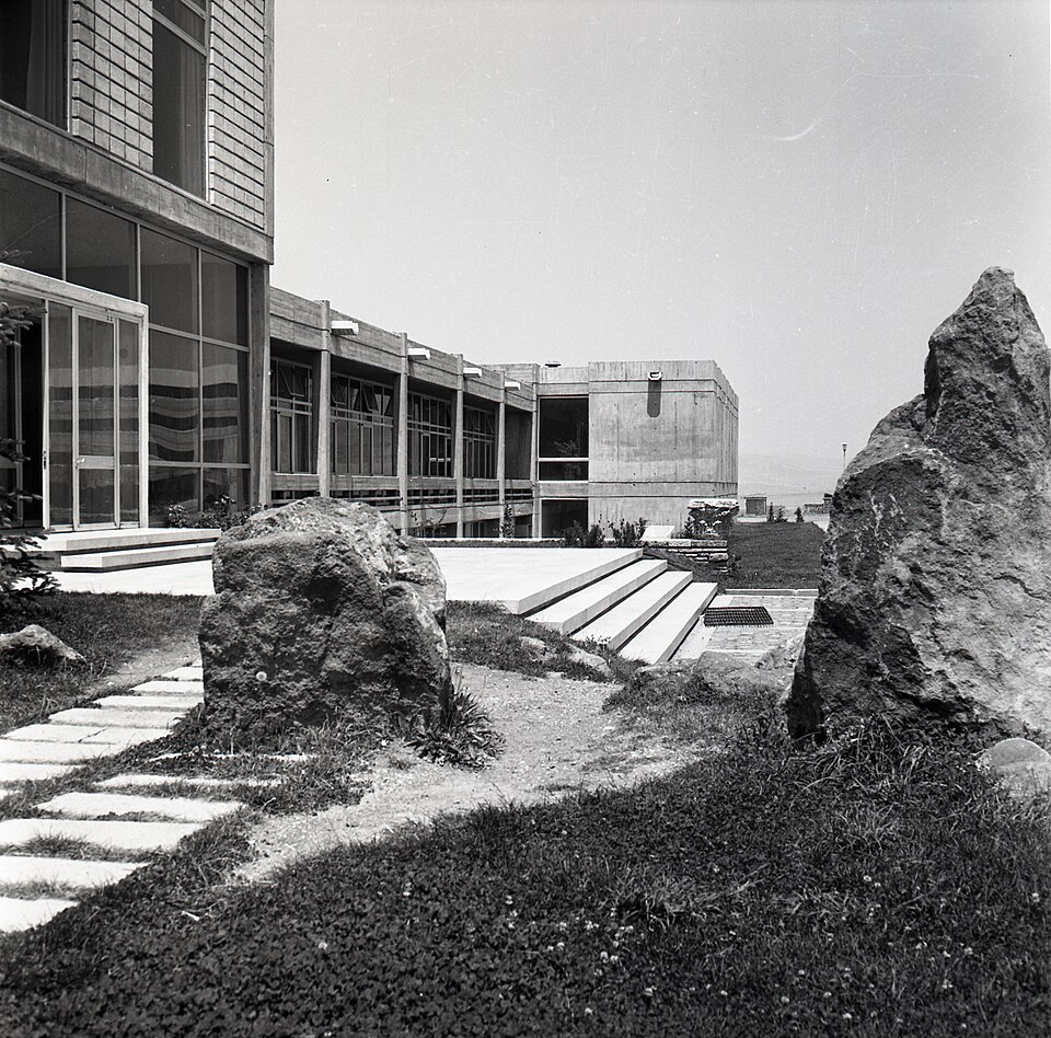 Fayl:METU, Faculty of Architecture (14826813396).jpg