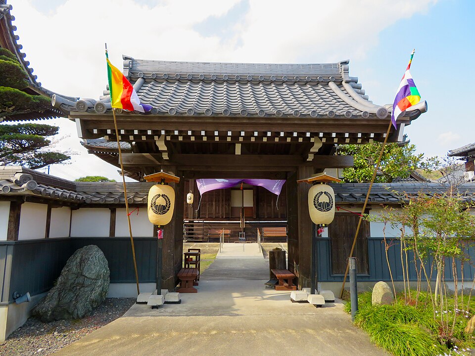 Fayl:Main gate of Kakusen-ji (Sakahogi).jpg