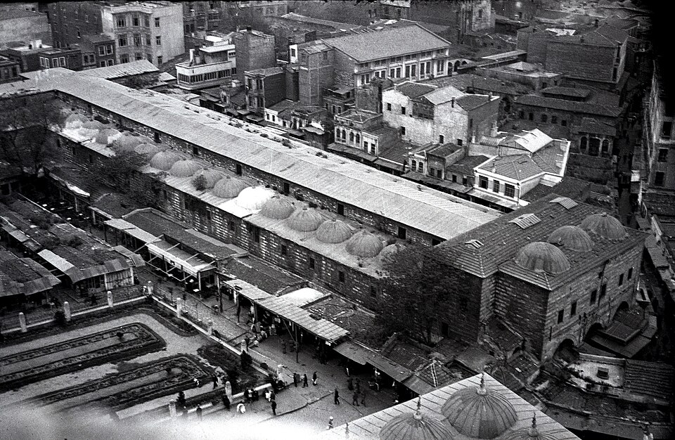 Fayl:Spice Bazaar, İstanbul (12984443655).jpg