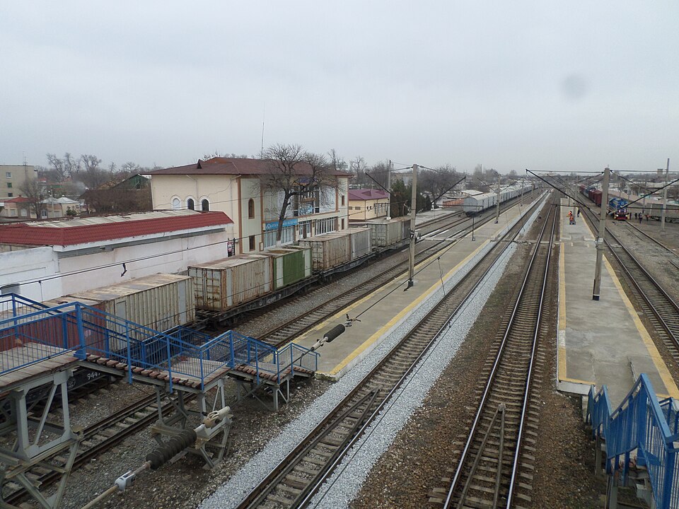 Fayl:Station in Yangiyol.JPG