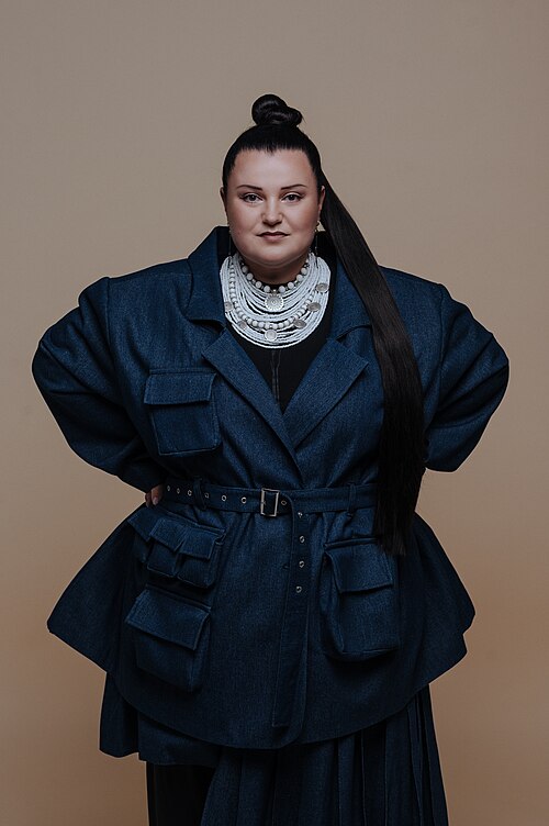 Fayl:Alyona alyona.jpg