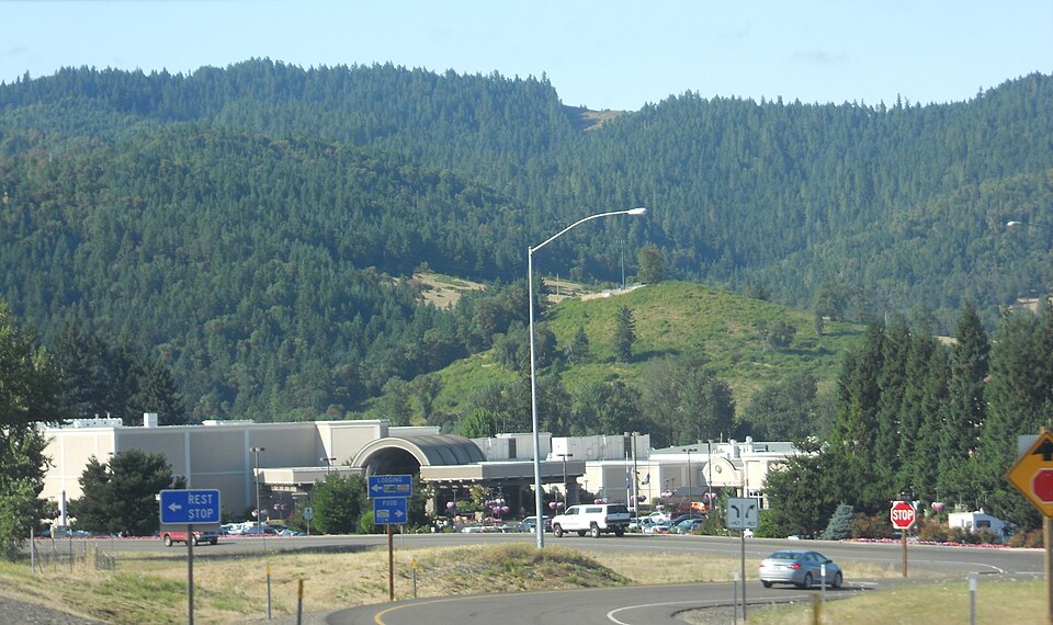 Fayl:Canyonville, Oregon.jpg
