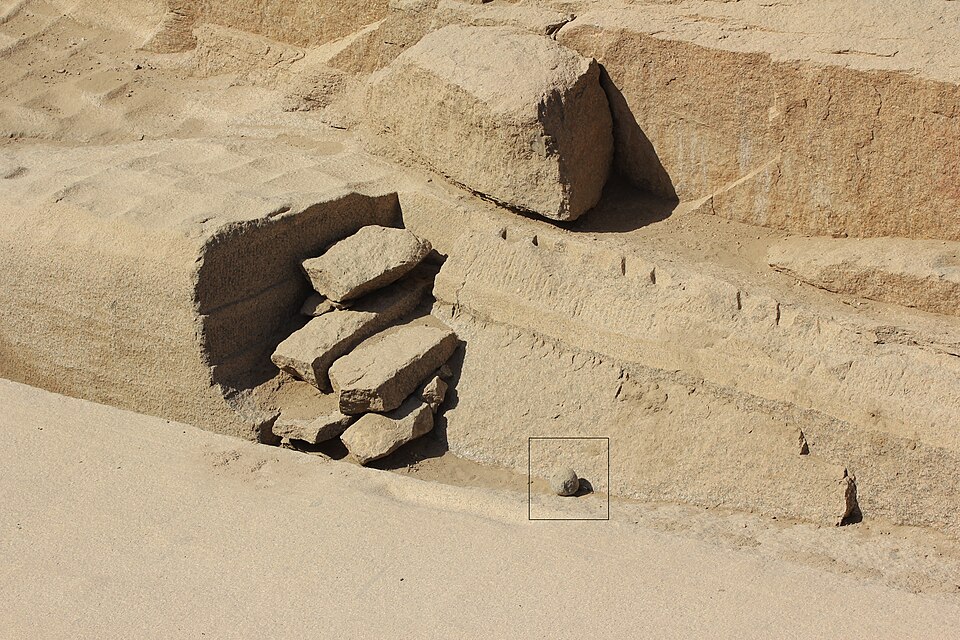 Fayl:Obelisk-Quarry,-diorite-ball.jpg