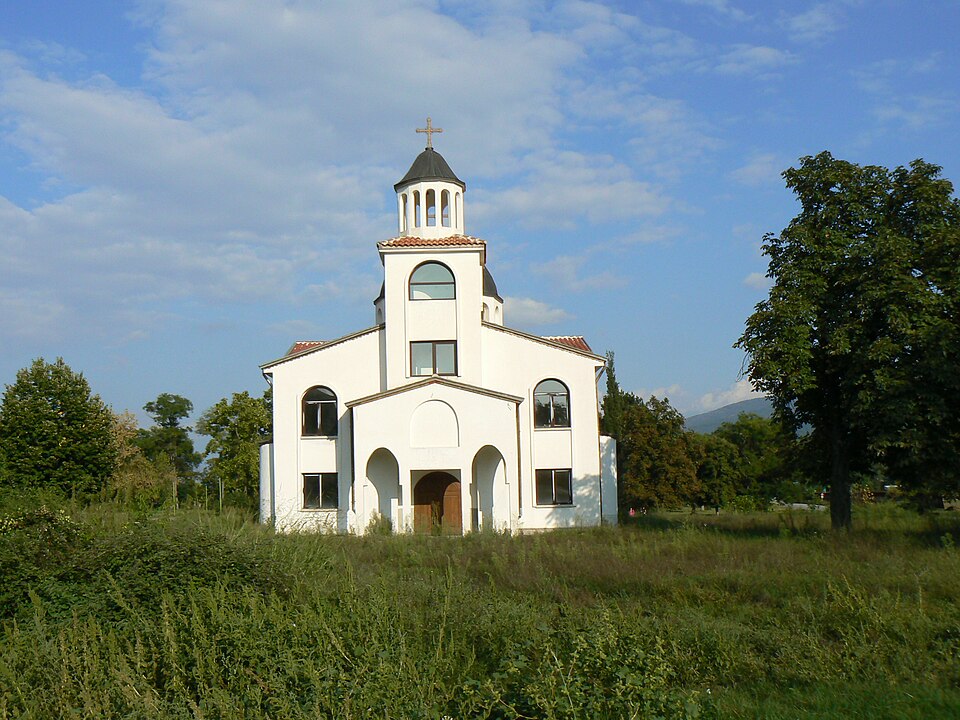 Fayl:Parvomay-village-church.jpg