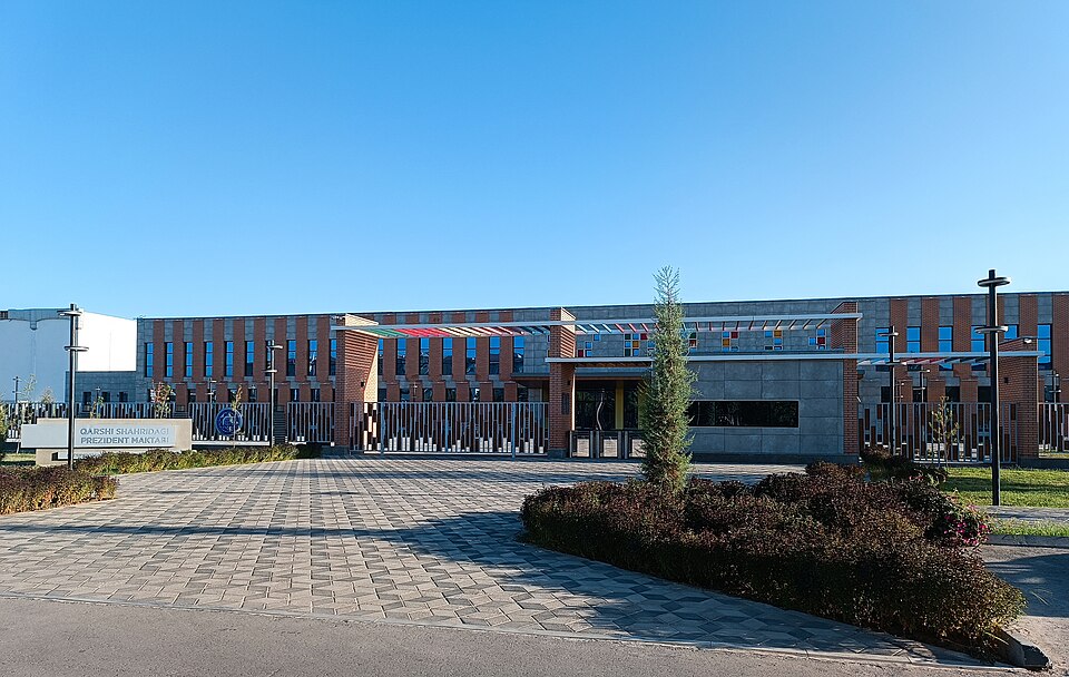 Fayl:Presidential scool Karshi1.jpg