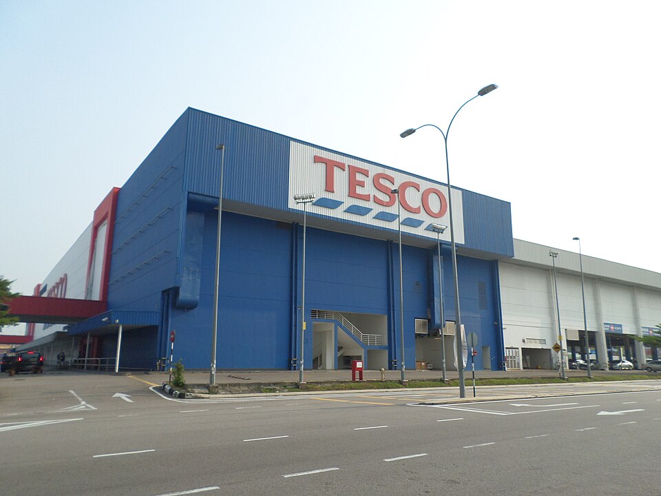 Fayl:Tesco Bukit Indah.JPG