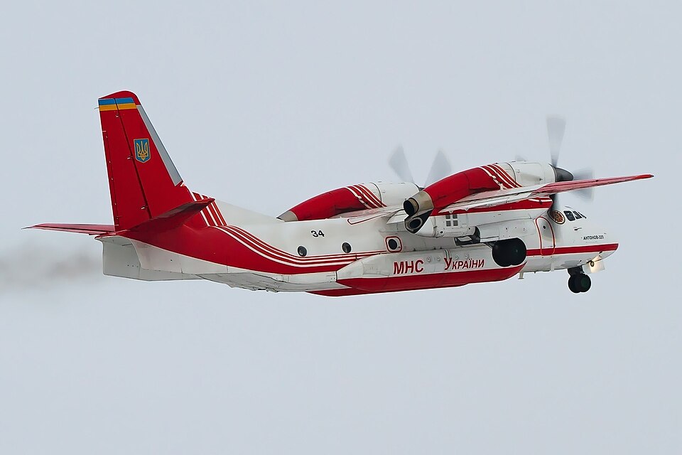 Fayl:Антонов Ан-32 3701, Нежин RP104141.jpg