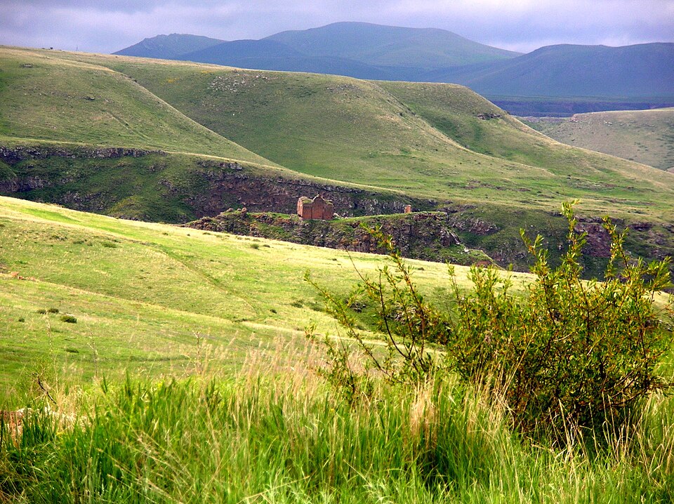 Fayl:Ani from afar.jpg