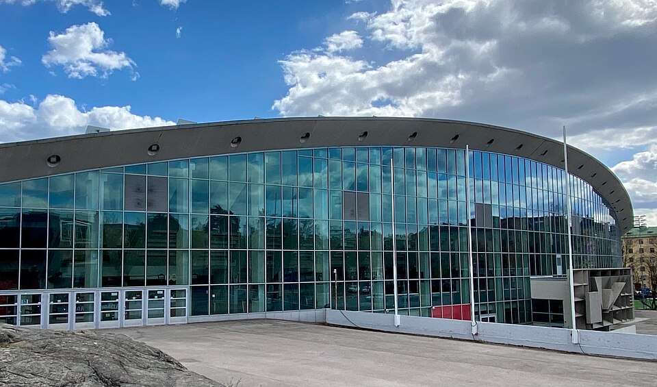 Fayl:Helsinki Ice Hall May 2022.jpg