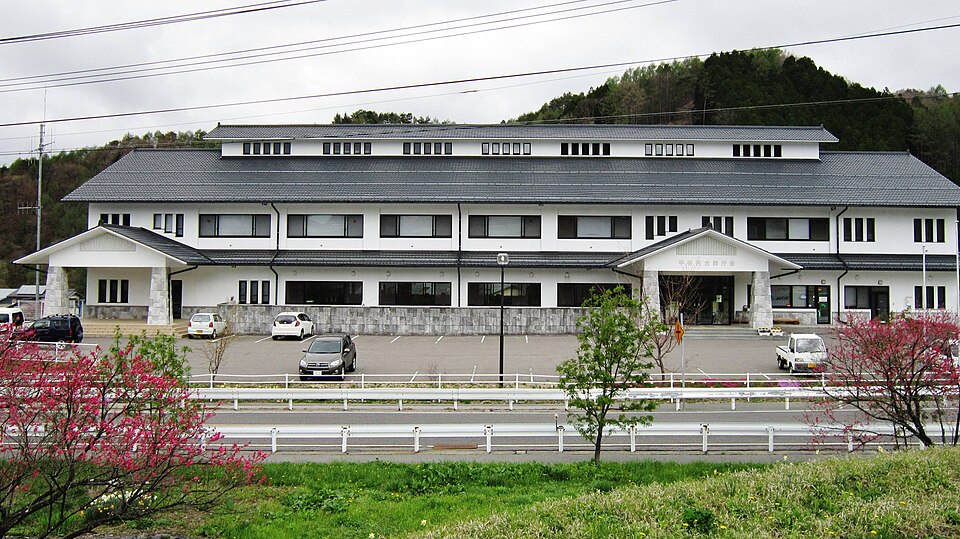 Fayl:Hiraya village office.jpg