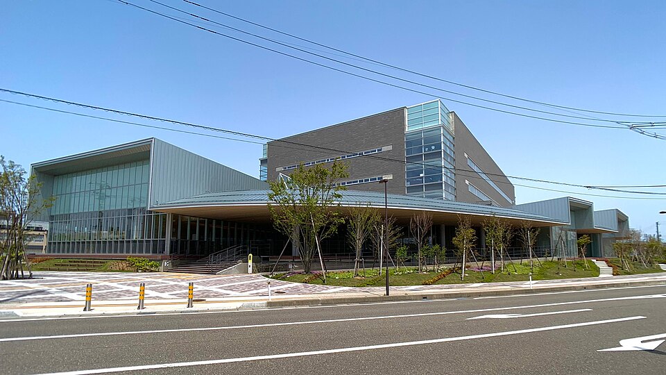 Fayl:Kashiwazaki City Hall May2021-001.jpg