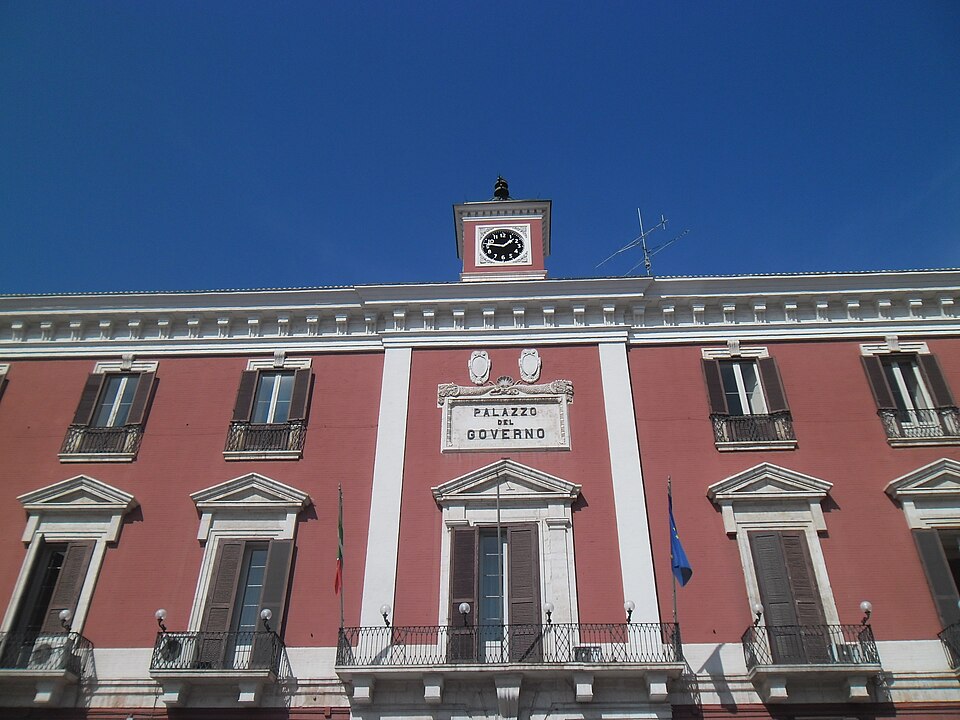 Fayl:Palazzo del Governo (Bari).jpg