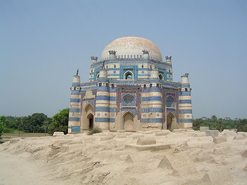Fayl:Tomb of Bibi Jawindi 3.jpg