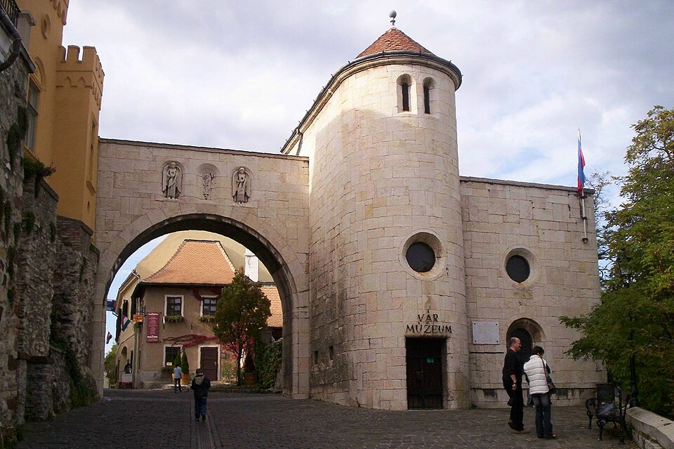 Fayl:Veszprem varkapu.jpg