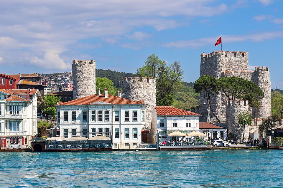 Fayl:Anadolu Hisarı in 2024.jpg