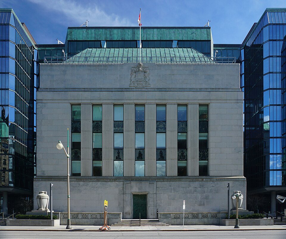 Fayl:Bank of Canada Facade.jpg