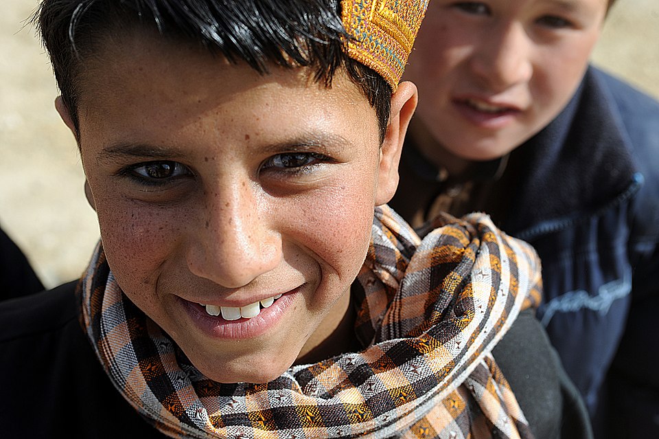 Fayl:Boys in Ghazni.jpg
