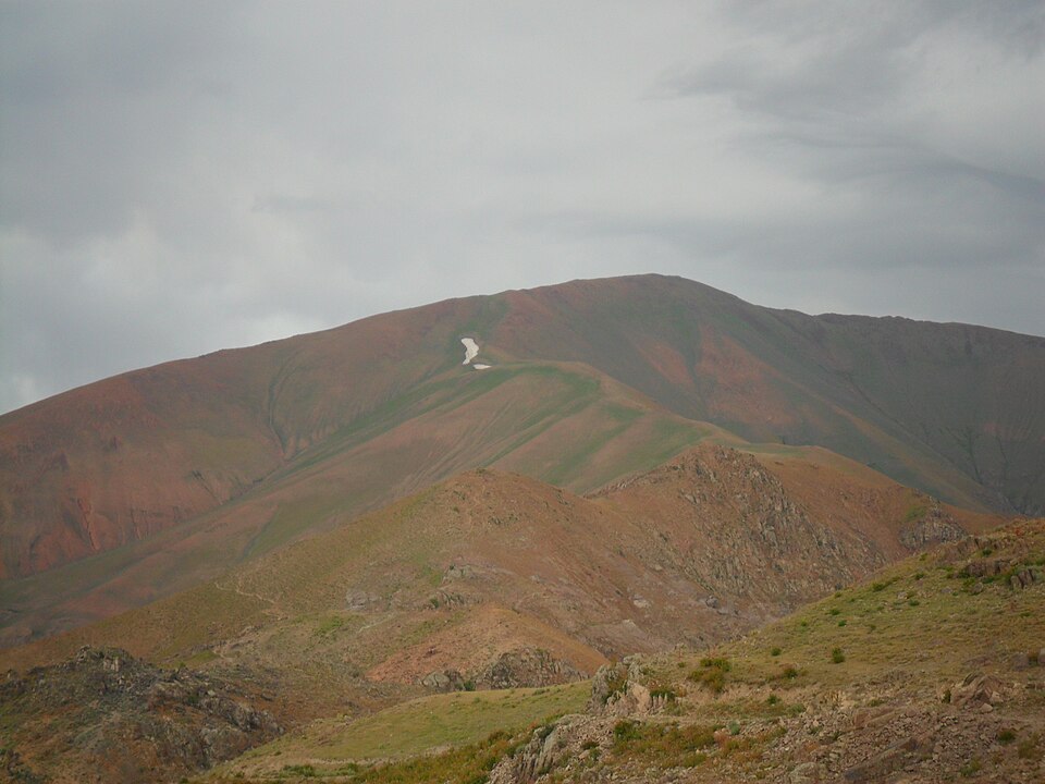 Fayl:Kizilnura peak.JPG