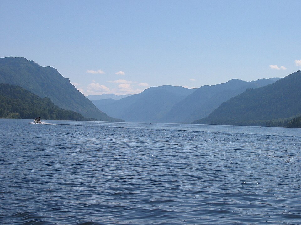 Fayl:Teletskoe lake.JPG
