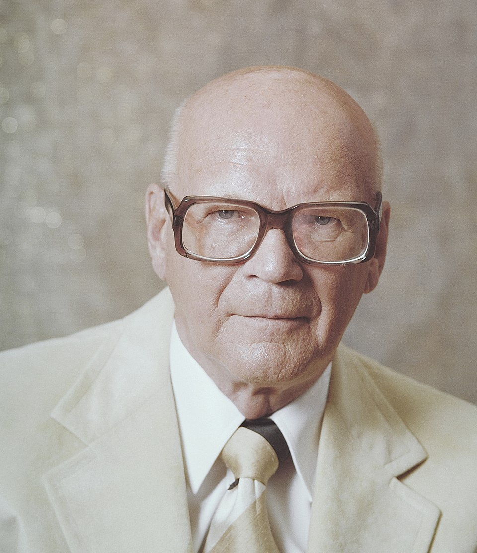 Fayl:Urho-Kekkonen-1977-c.jpg