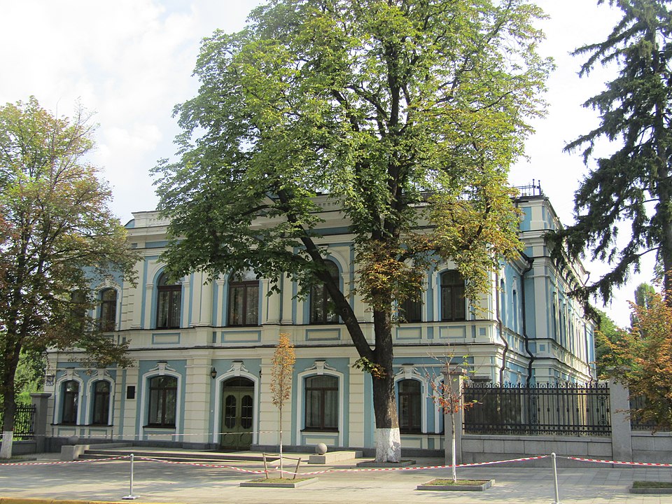 Fayl:Будинок біржі, Інститутська вулиця, 7.jpg