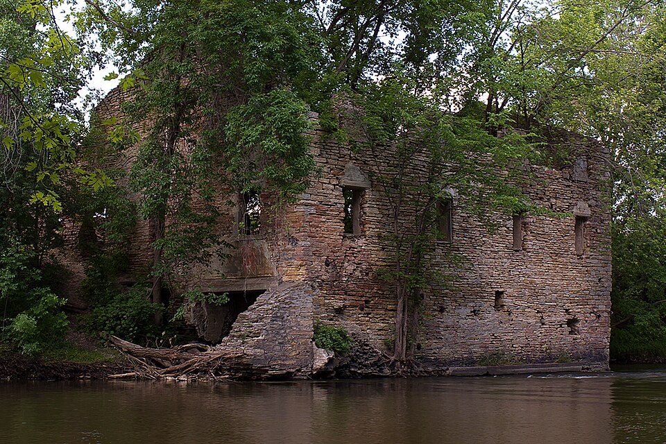 Fayl:Archibald-Mill-Dundas-June-2008.jpg