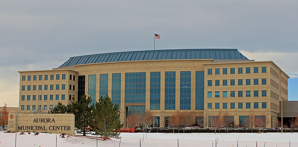 Fayl:Aurora Municipal Center.JPG