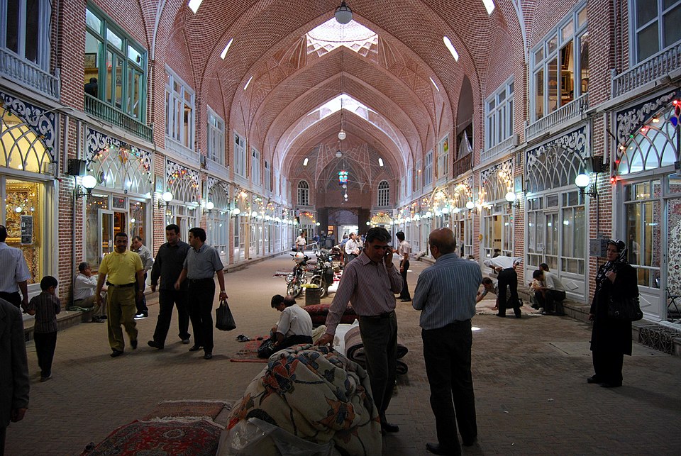 Fayl:Carpet Bazaar of Tabriz.JPG