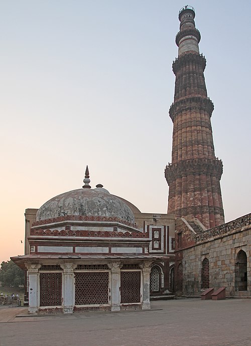 Fayl:Delhi-Qutb Minar-28-2018-gje.jpg