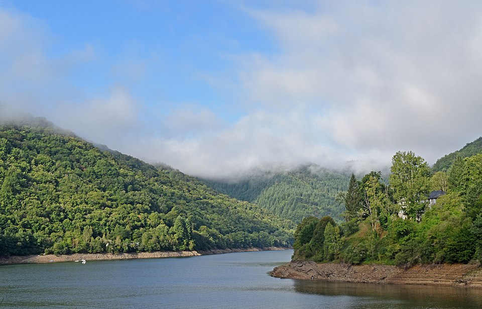 Fayl:Dordogne-pres-du-pont-de-Chambon-DSC 0403.jpg