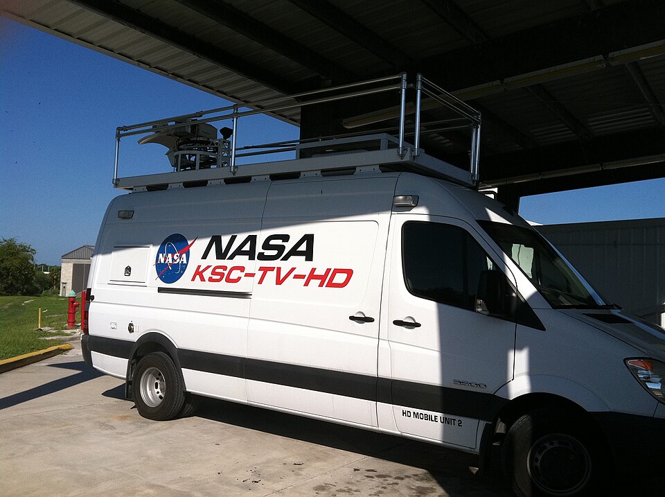 Fayl:NASA TV truck.JPG
